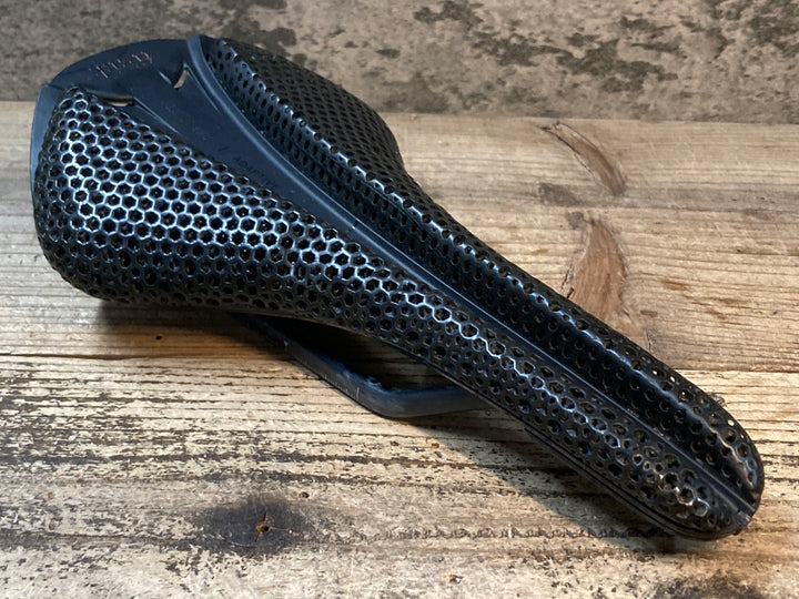 JS730 フィジーク FIZIK ANTARES VERSUS EVO R1 Adaptive サドル カーボンレール 139mm