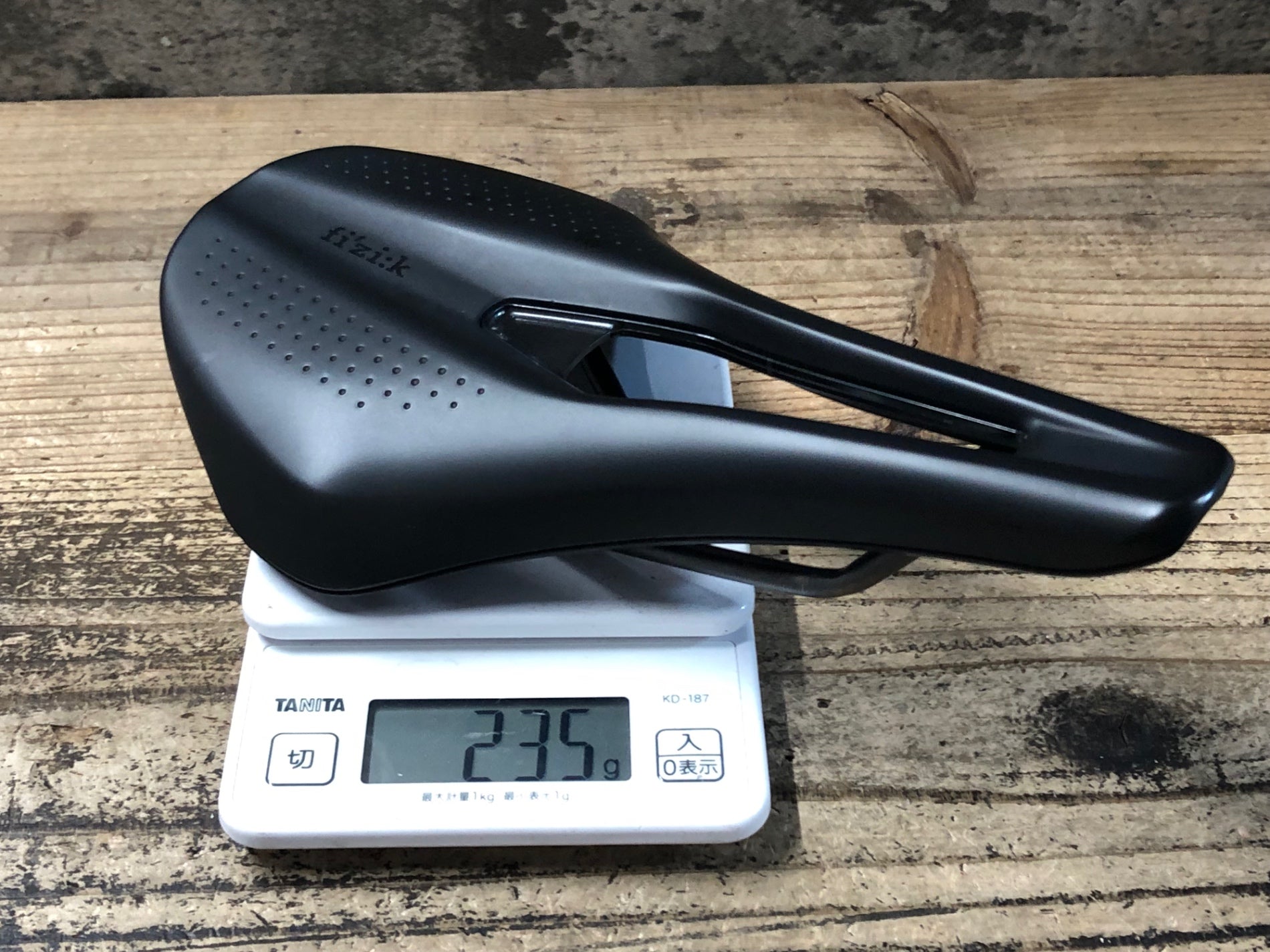 KB146 フィジーク fizik アルゴ テンポ ARGO TEMPO R3 サドル kium