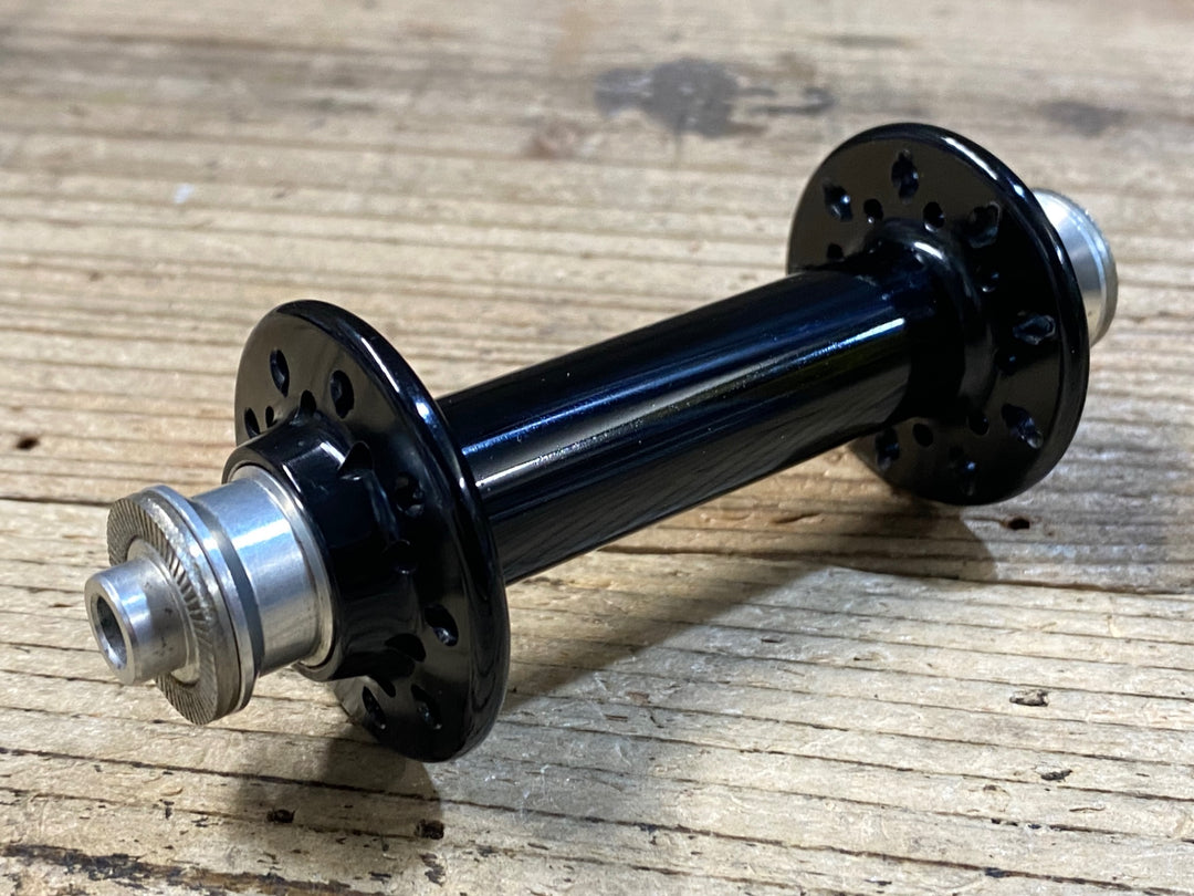 JY196 TNi エボリューションライト フロントハブ 100mm 18H