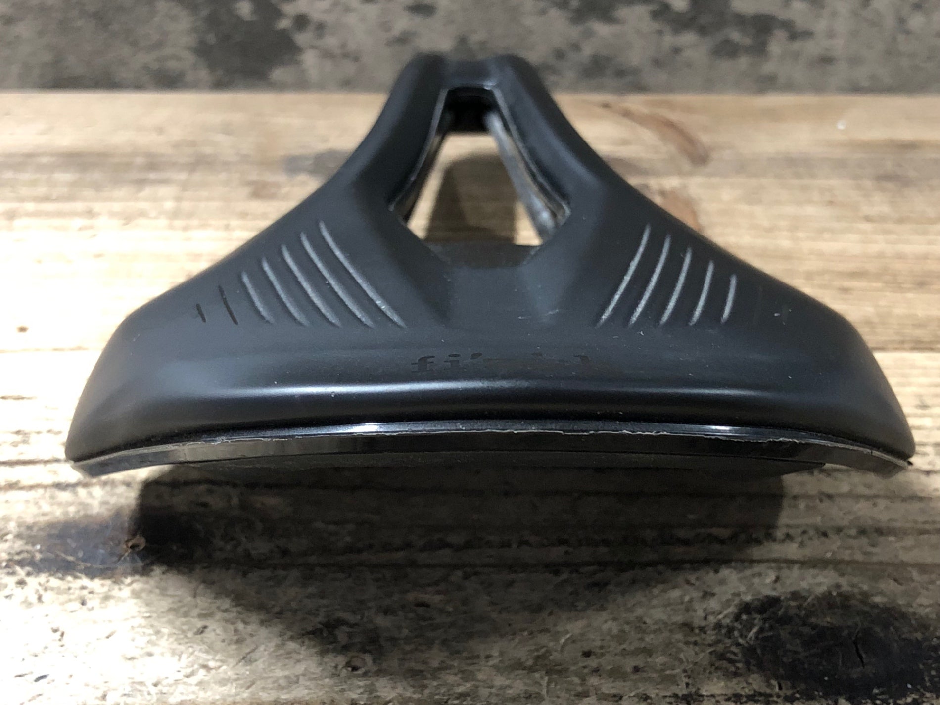 KD878 フィジーク fizik ヴェント VENTO ARGO R1 140mm サドル