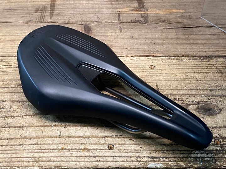 JQ050 フィジーク fizik VENTO ARGO R3 kium サドル 黒 140mm