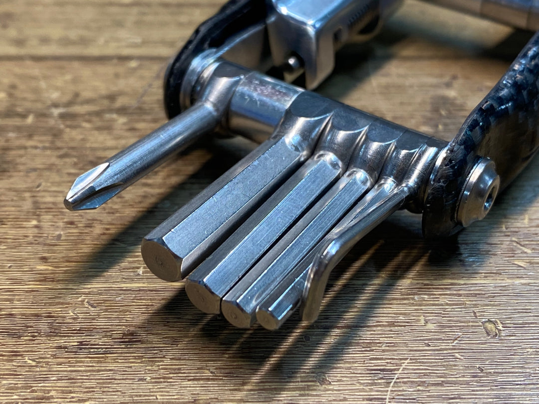 JM891 レザイン LEZYNE CARBON 9 89G マルチツール
