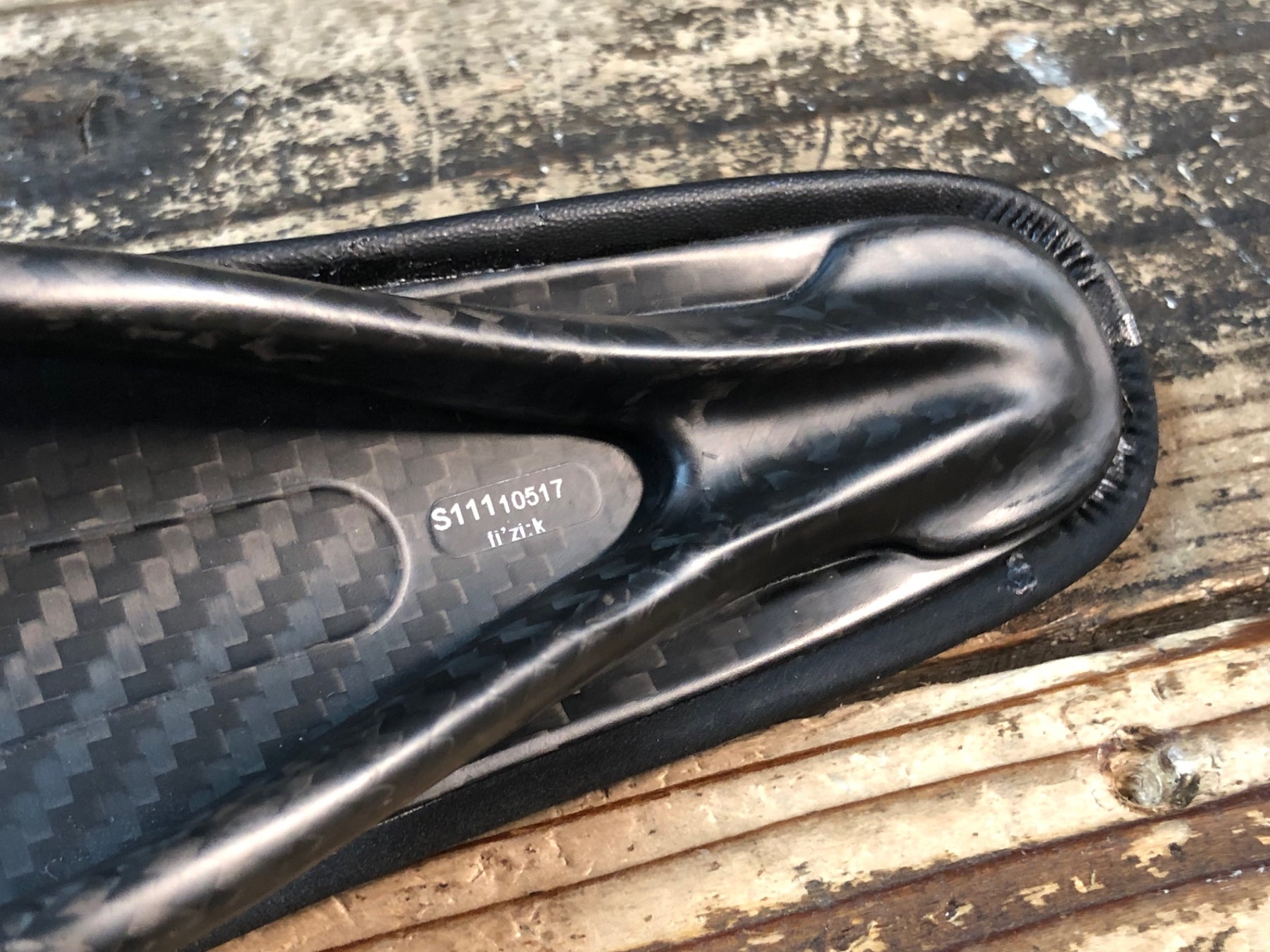 JM706 フィジーク fizik ARIONE 00 サドル 黒 カーボンレール – BICI