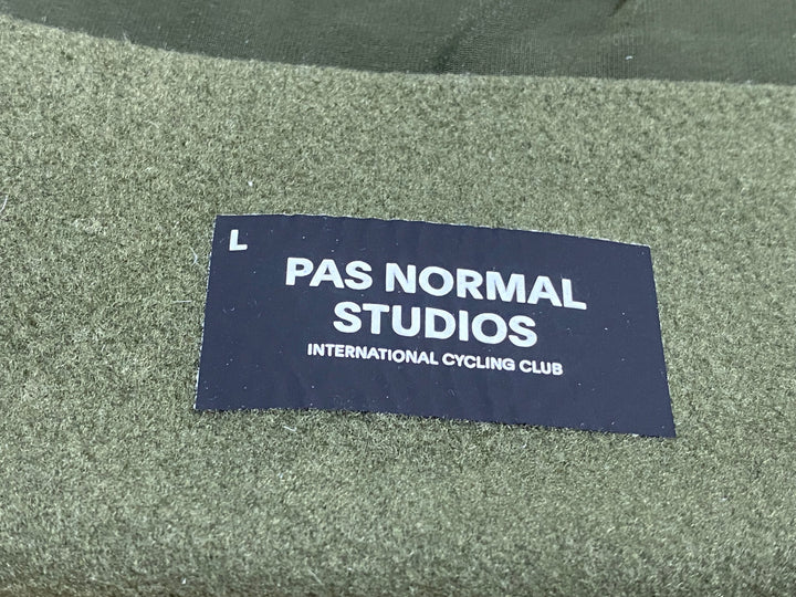 KA586 パスノーマルスタジオ PAS NORMAL STUDIOS CONTROL KNEE WARMER ニーウォマー オリーブ L 裏起毛