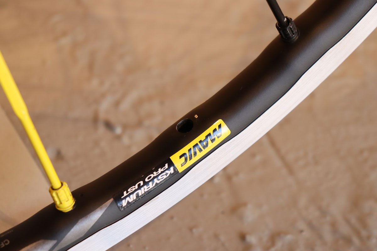 マヴィック MAVIC キシリウム KSYRIUM PRO UST アルミ チューブレス