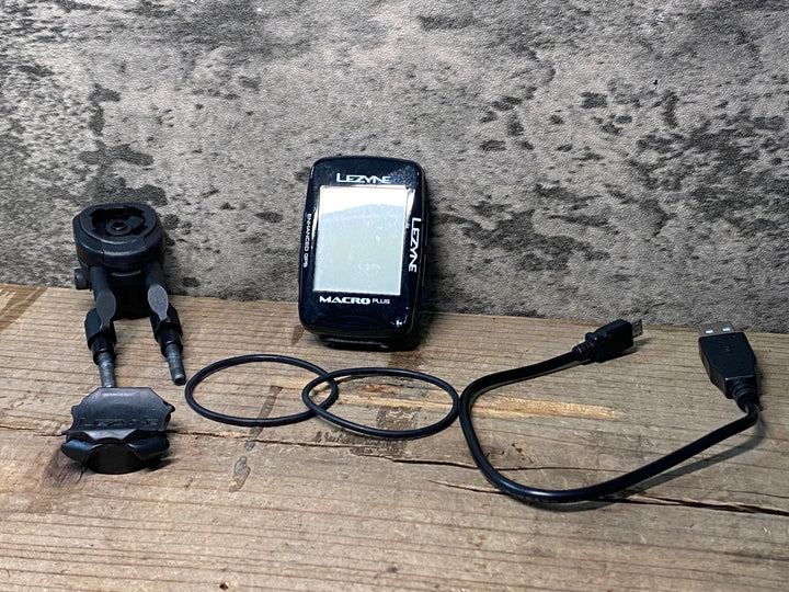 IR099 レザイン LEZYNE MACRO PLUS GPS サイクルコンピューター 黒 動作確認済