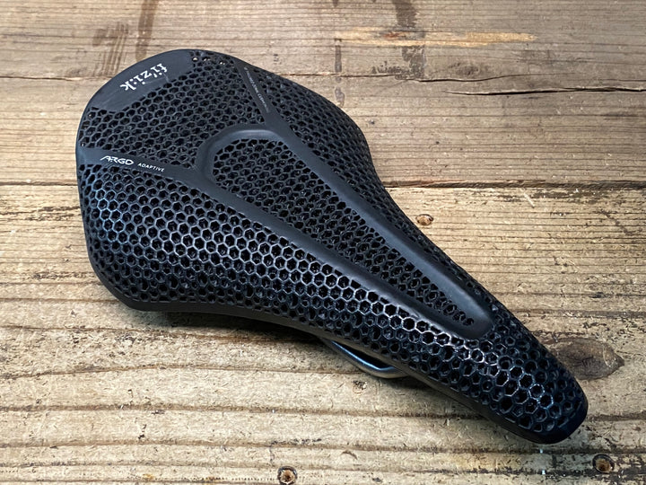 JQ830 フィジーク fizik ヴェント アルゴ VENTO ARGO R3 ADAPTIVE kiumレール 黒 150mm