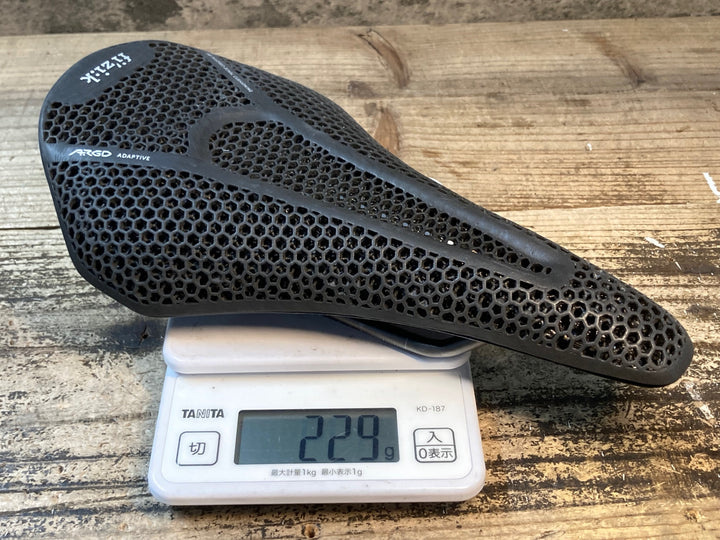 JR952 フィジーク fizik アルゴ ARGO R3 ADAPTIVE サドル 黒 kiumレール 140mm ※未使用