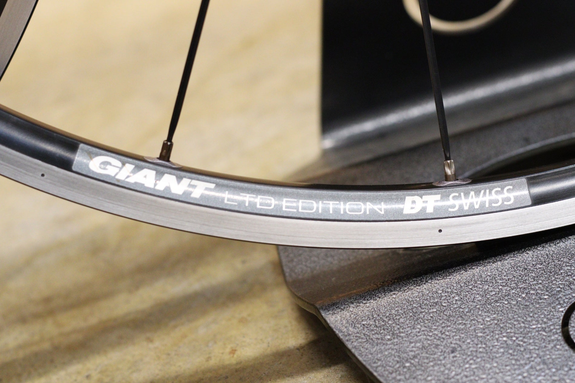 DTスイス DT SWISS トライコン TRICON GIANT LIMITED アルミ