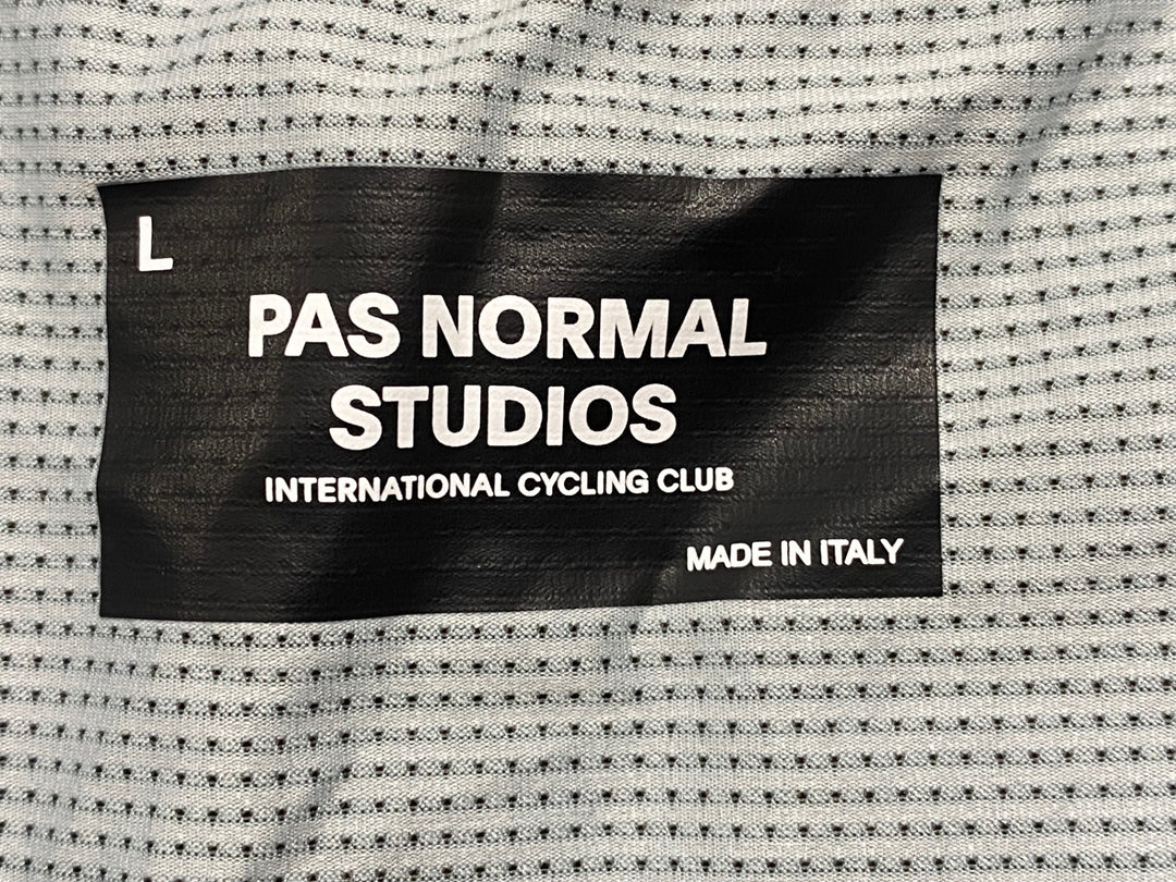 KA545 パスノーマルスタジオ PAS NORMAL STUDIOS MECHANISM JERSEY 半袖 サイクルジャージ ミディアムグレー L