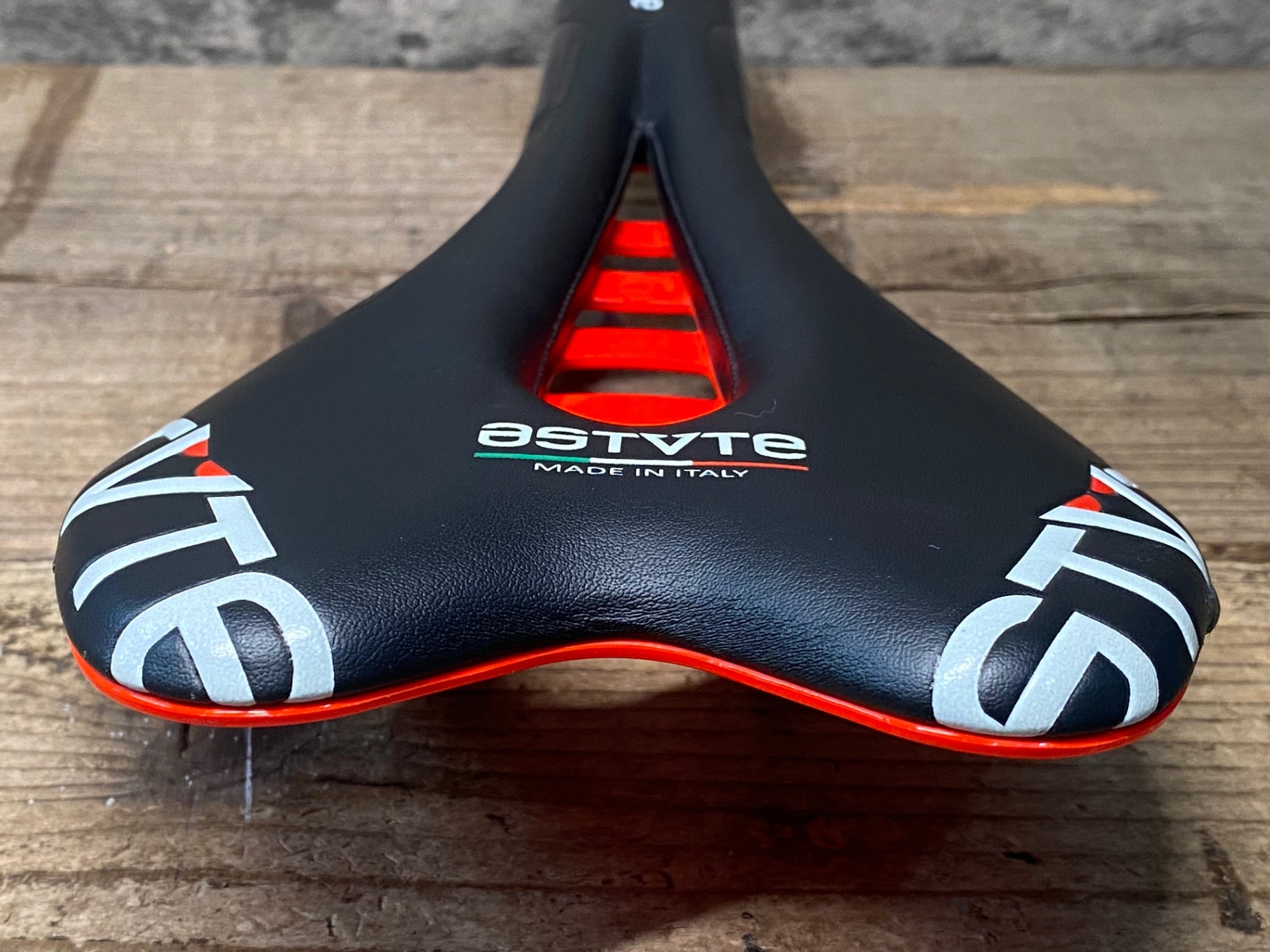 JP011 アスチュート ASTVTE SKY 3.0 サドル 黒 カーボンレール 135mm