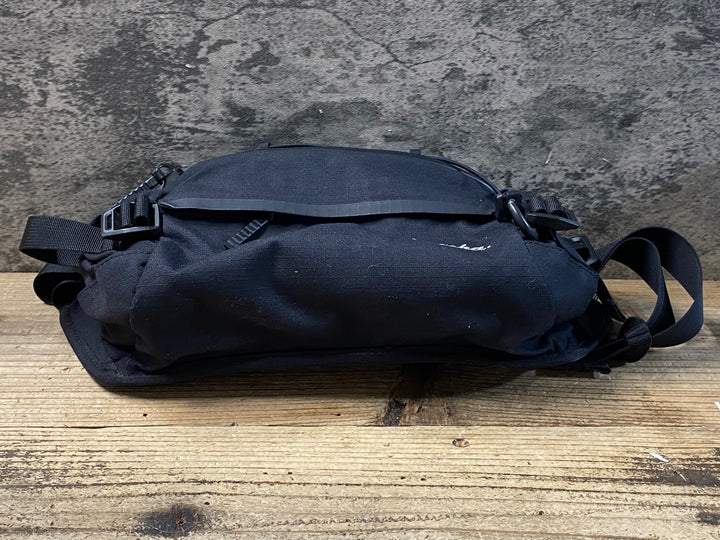 KG663 ラファ Rapha TRAIL HIP PACK ウェストポーチ 黒 汚れ