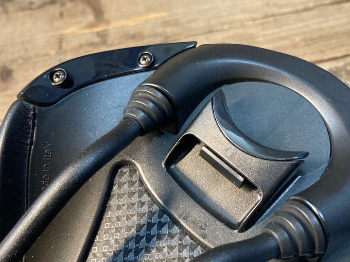 JS729 フィジーク fizik ALIANTE R7 サドル 黒