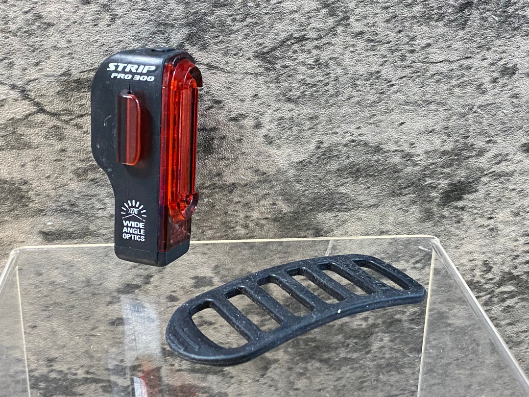 JX095 レザイン LEZYNE STRIP PRO 300 テールライト 点灯確認済