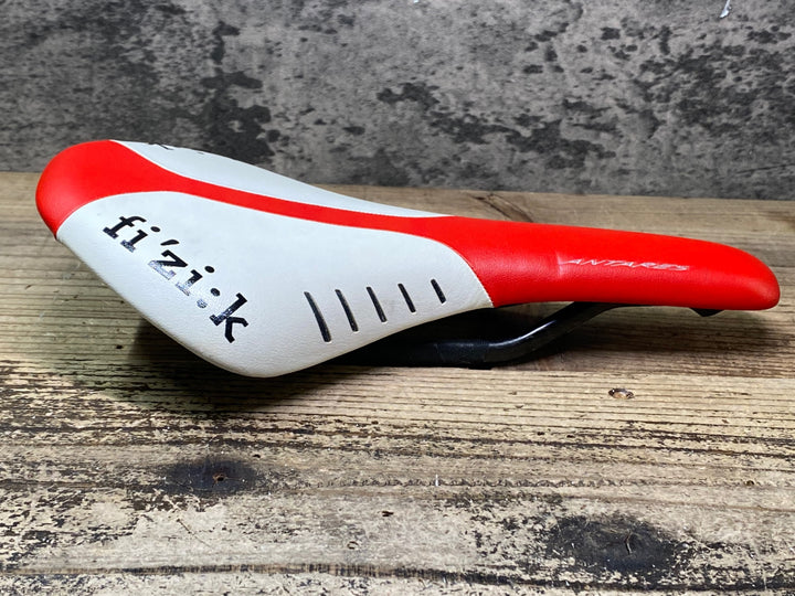 JN799 フィジーク fizik アンタレス ANTARES R3 サドル カーボンレール 赤白 143mm