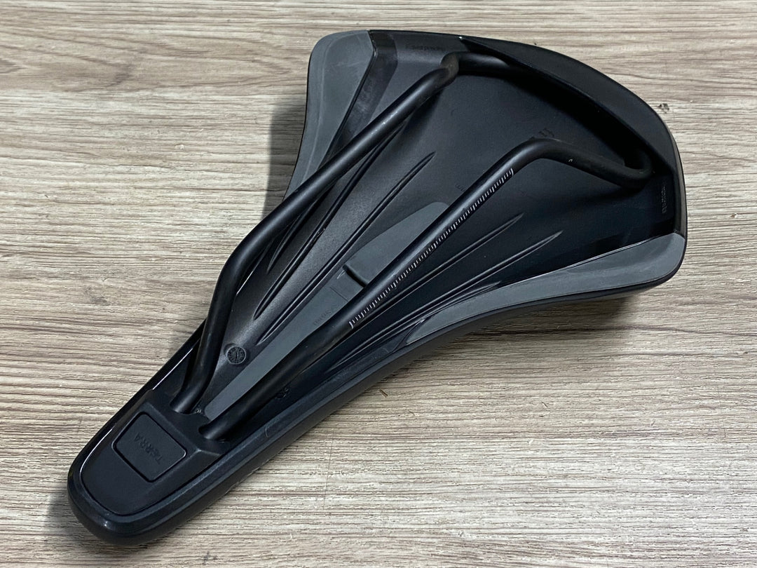KQ630 フィジーク fizik TERRA ARGO X5 サドル 黒 160mm S-Alloyレール