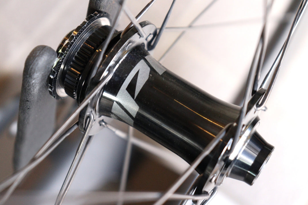 ジップ ZIPP 303S DISC カーボン クリンチャー チューブレスレディ ホイールセット シマノ11/12S 【横浜店】