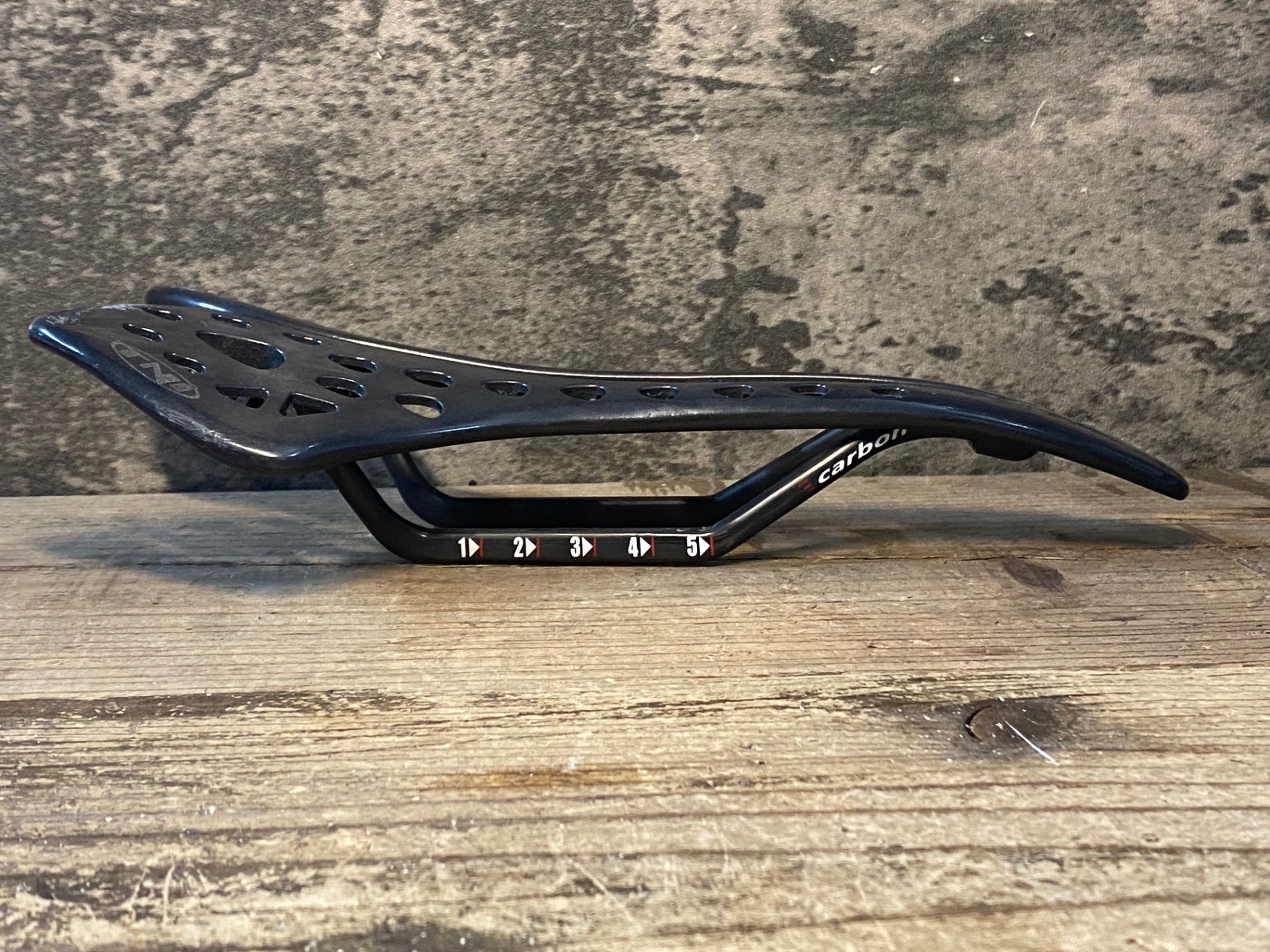 JP625 TNI メッシュサドル カーボンレール 140mm – BICI AMORE ONLINE