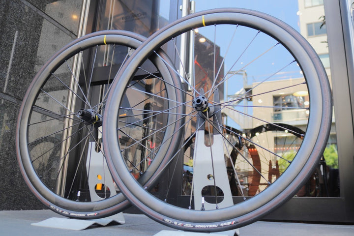 マヴィック MAVIC コスミック ディスク COSMIC SLR 32 DISC カーボン チューブレス ホイールセット シマノ12/11S ワイドリム 21C 【東京南麻布店】