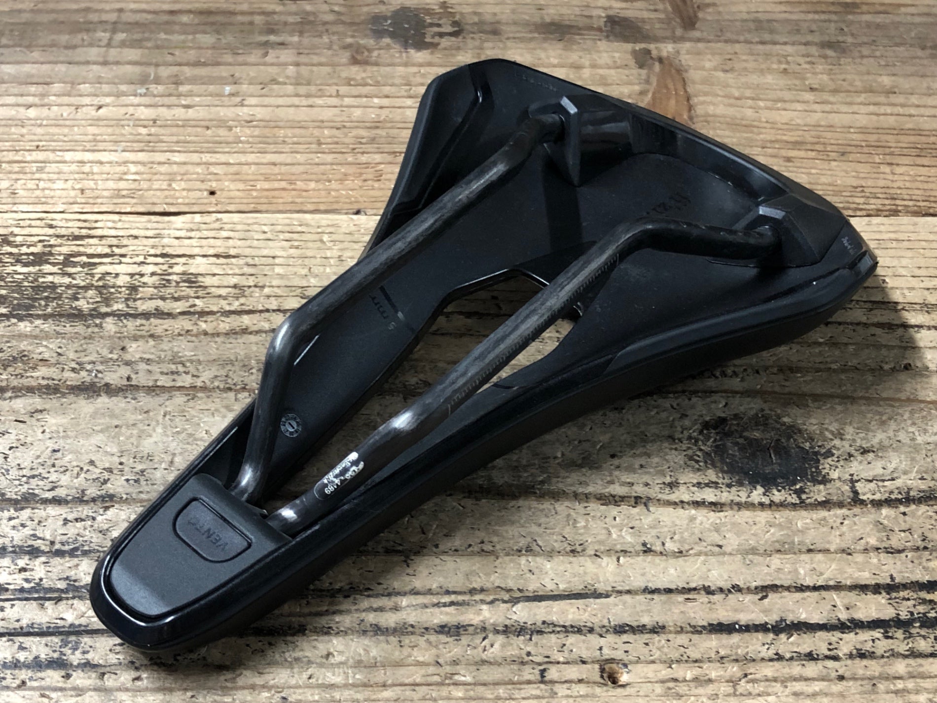 KD878 フィジーク fizik ヴェント VENTO ARGO R1 140mm サドル