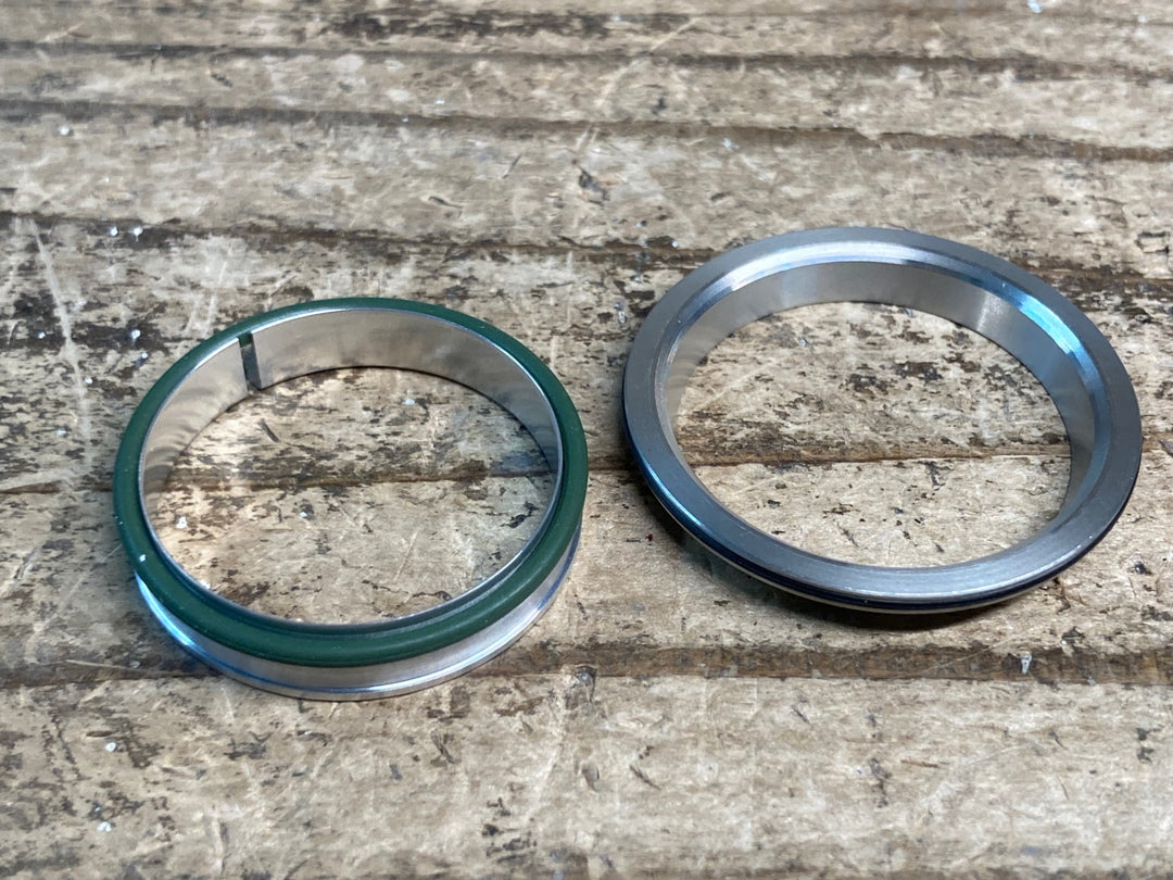 JI720 クリスキング CHRIS KING GRIPLOCK BEARING CAP ASSEMBLY ヘッドセットスモールパーツ 黒