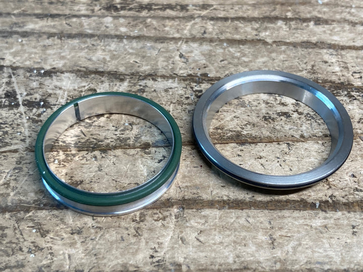 JI720 クリスキング CHRIS KING GRIPLOCK BEARING CAP ASSEMBLY ヘッドセットスモールパーツ 黒