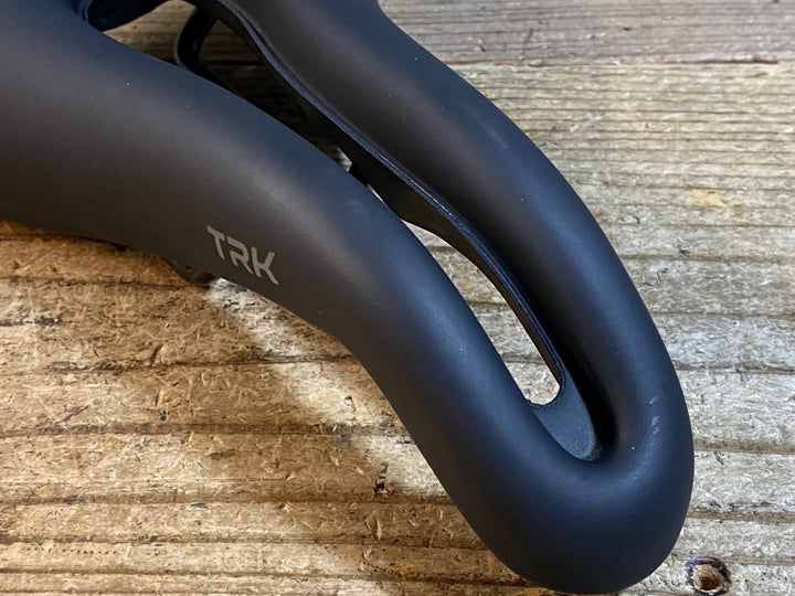 KB005 SELLE SMP TRK GEL サドル 177mm
