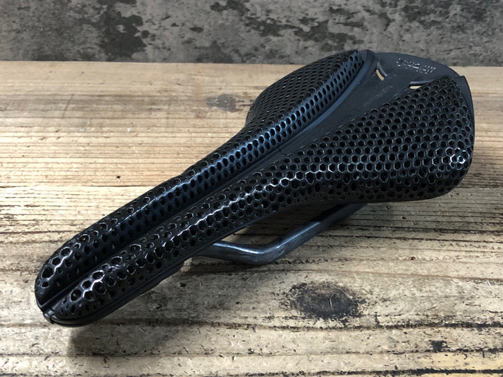 KB504 フィジーク fizik アンタレス ANTARES VERSUS EVO R1 Adaptive サドル カーボンレール 139mm ※後方内部繊維切れ ジャンク