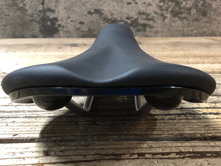JY550 ファブリック Fabric SCOOP ELITE SHALLOW サドル 黒 138mm