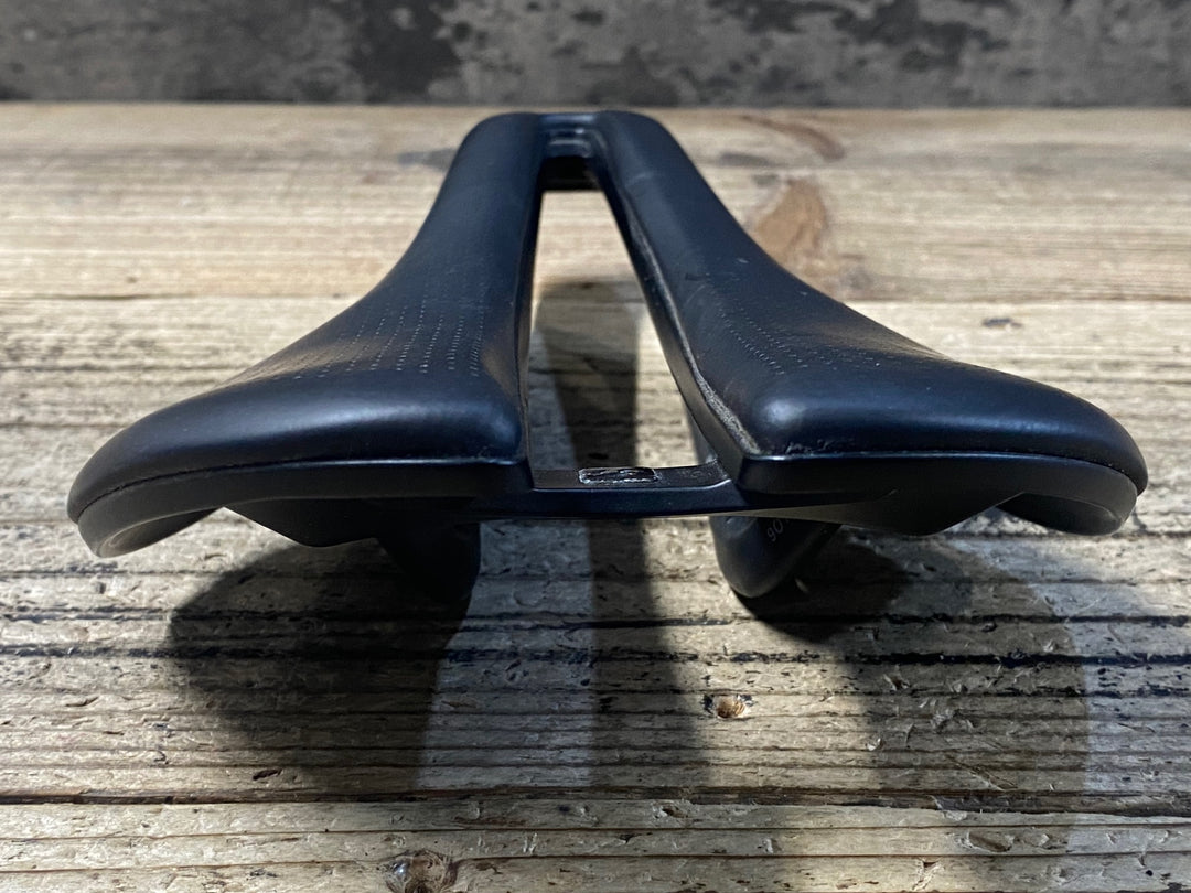 KD672 BONTRAGER AEOLUS PRO サドル 145mm幅 カーボンレール