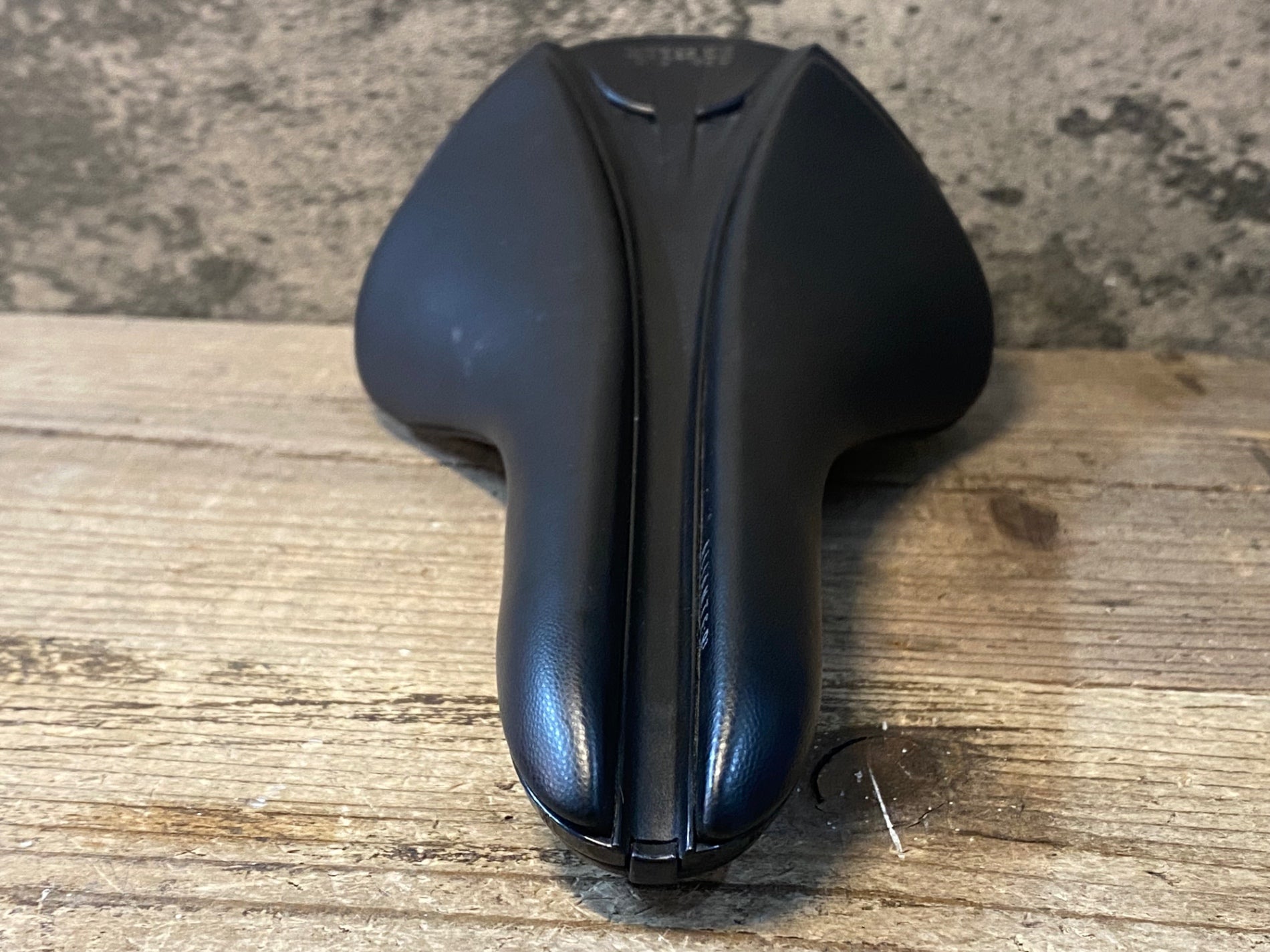 JO403 フィジーク fizik アリアンテR3 fizik VERSUS EVO サドル Kium