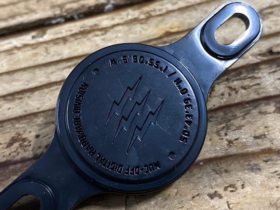 KP385 マックオフ MUC-OFF AIRTAG HOLDER ※ボルト欠品