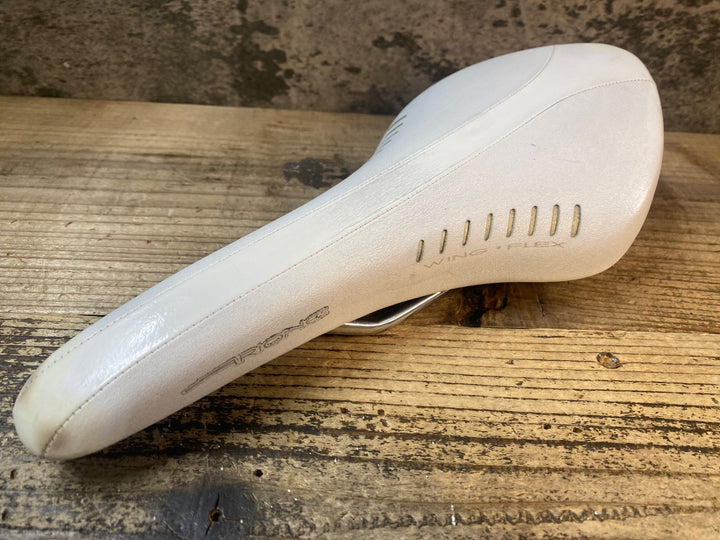 JO180 フィジーク fizik アリオネ ARIONE WING FLEX サドル kiumレール 白