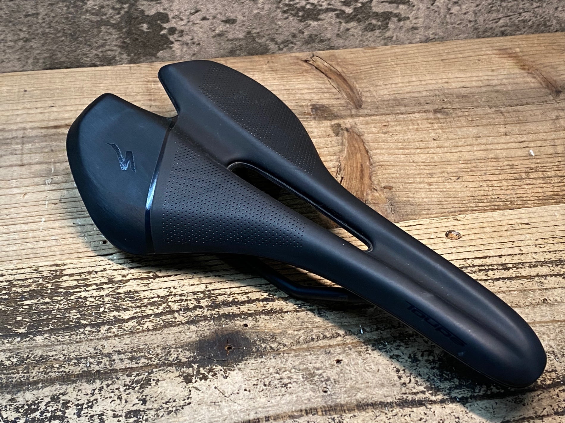 JP323 スペシャライズド SPECIALIZED TOUPE EXPERT サドル 黒 143mm