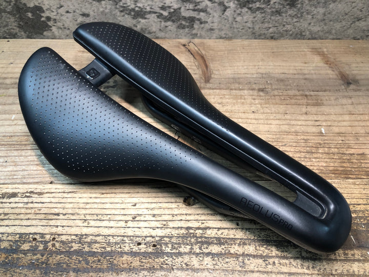 JI421 ボントレガー BONTRAGER AEOLUS PRO カーボンレール サドル 145mm ※クランプ痕あり