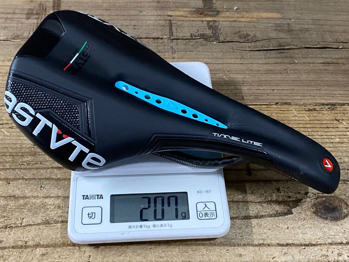 KH067 アスチュート ASTUTE TIMELITE VT サドル 黒 137mm CARBON NIO