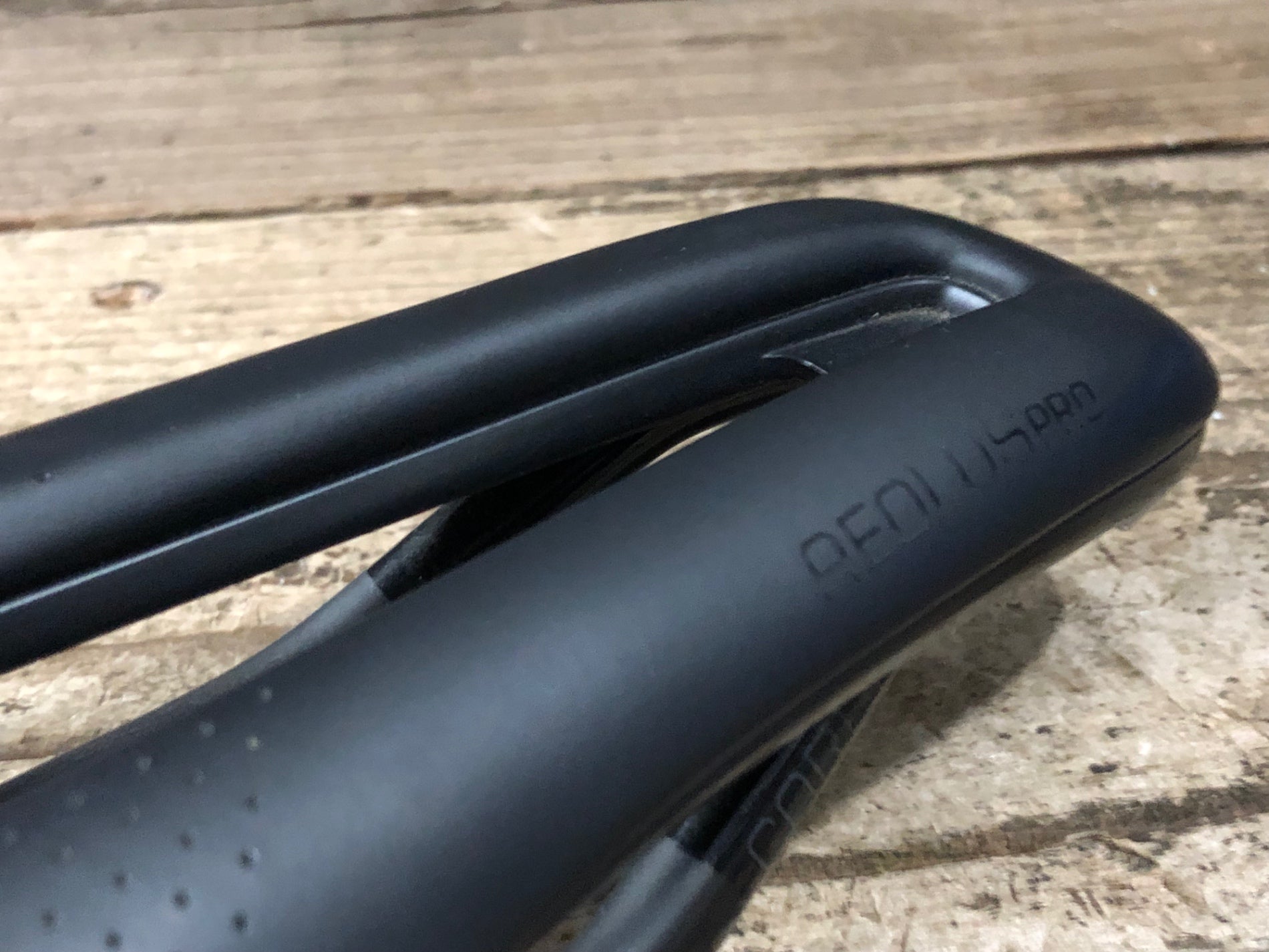 JO818 ボントレガー BONTRAGER AEOLUS PRO カーボンレール サドル