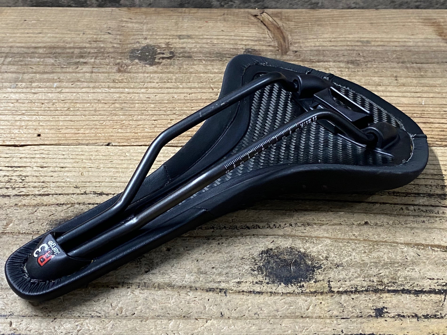 KQ629 フィジーク fizik ARIONE R3 サドル 黒 kium 150mm – BICI AMORE