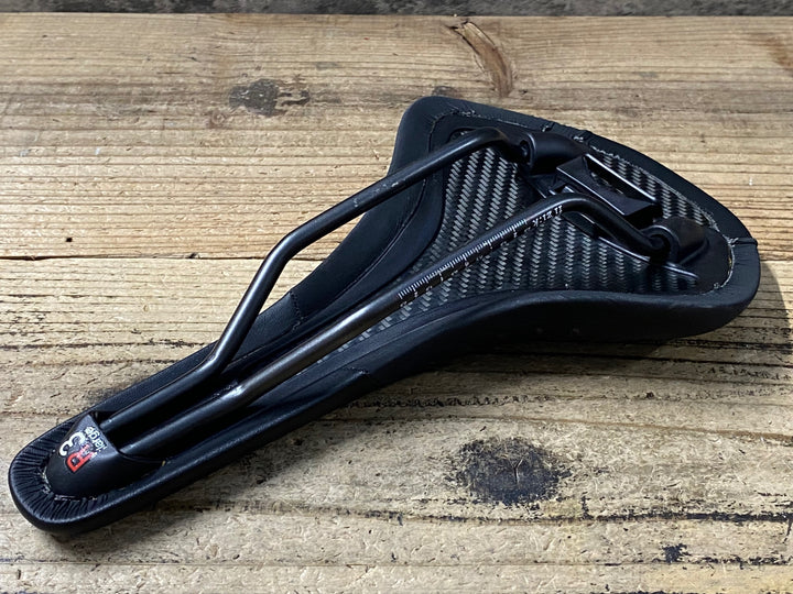 KQ629 フィジーク fizik ARIONE R3 サドル 黒 kium 150mm