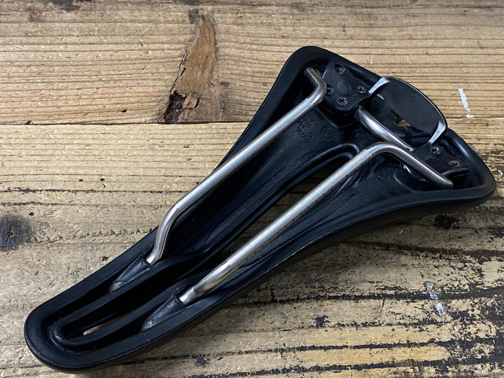 KQ650 SELLE SMP hell S gel サドル 黒 138mm aisi 304 tube