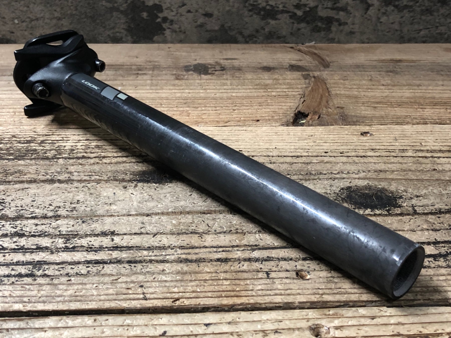 JY419 ルック LOOK カーボンシートポスト Φ27.2 300mm ※固定部凹みの為