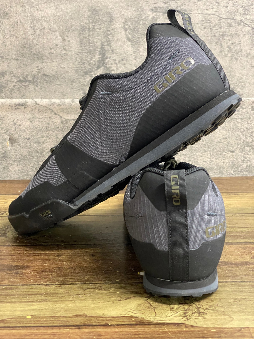 KM248 ジロ GIRO TRACKER FASTLACE フラットシューズ グレー EU42