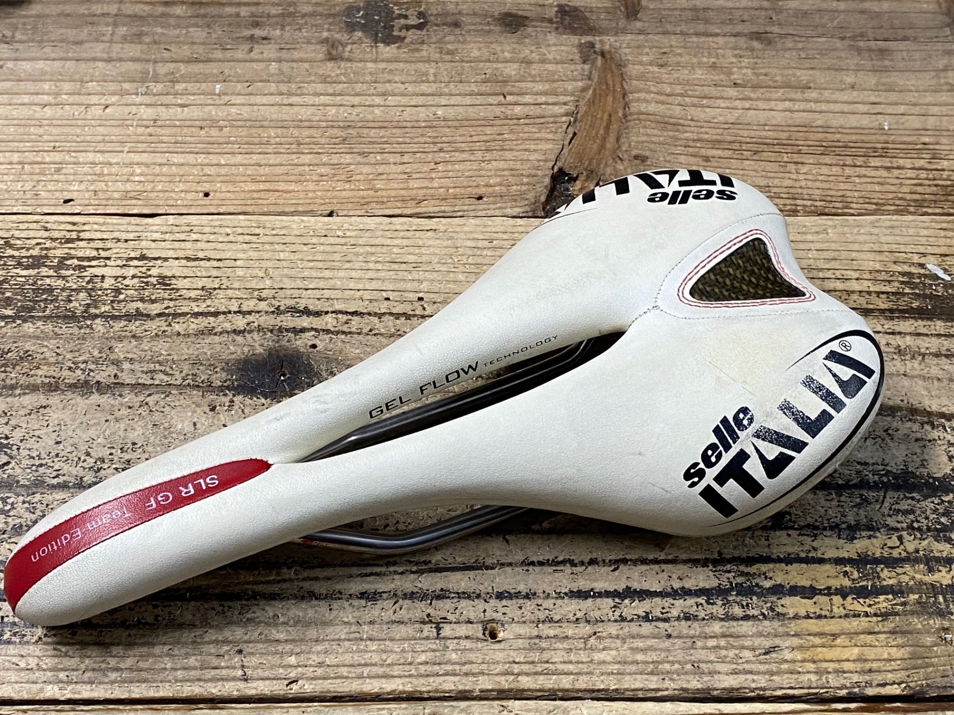 SLR サドル FLOW セライタリア SELLE ITALIA ( TM GEL SUPERFLOW 