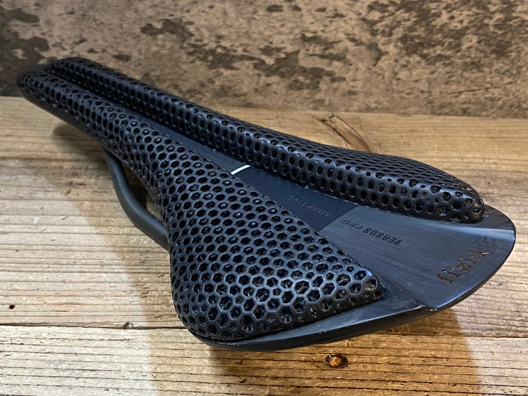 JW318 フィジーク fizik アンタレス ANTARES VERSUS EVO ADAPTIVE REGULAR サドル カーボンレール 黒