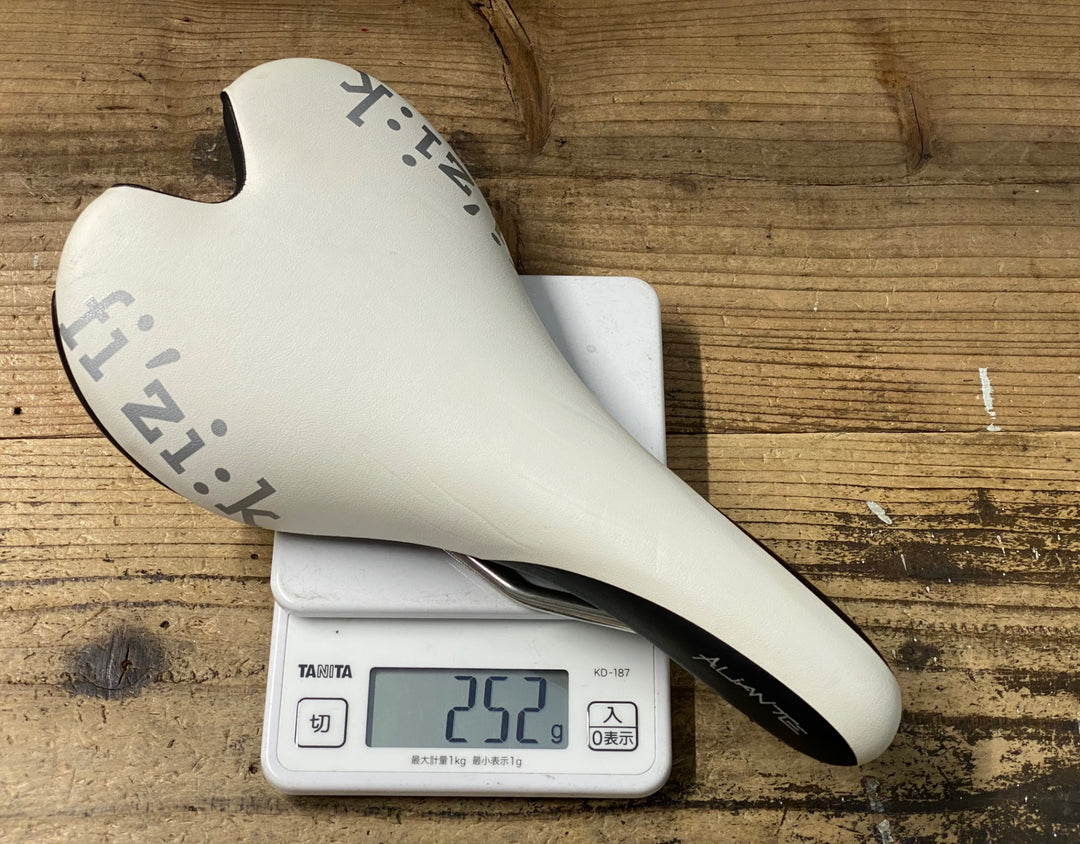 KQ626 フィジーク fizik ALIANTE サドル 白 kiumレール