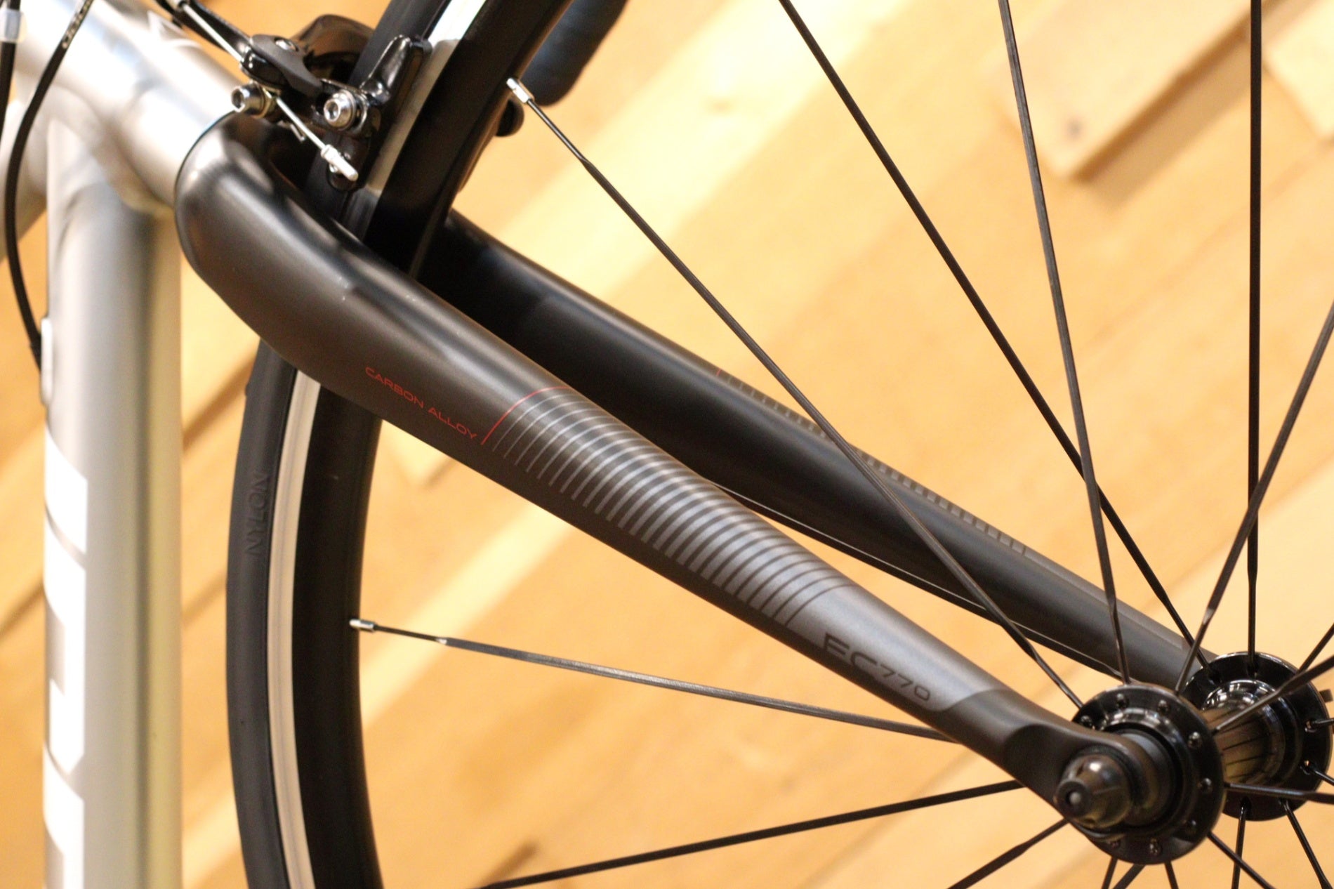 フジ FUJI ナオミ NAOMI 2023 52サイズ シマノ SORA R3000 MIX