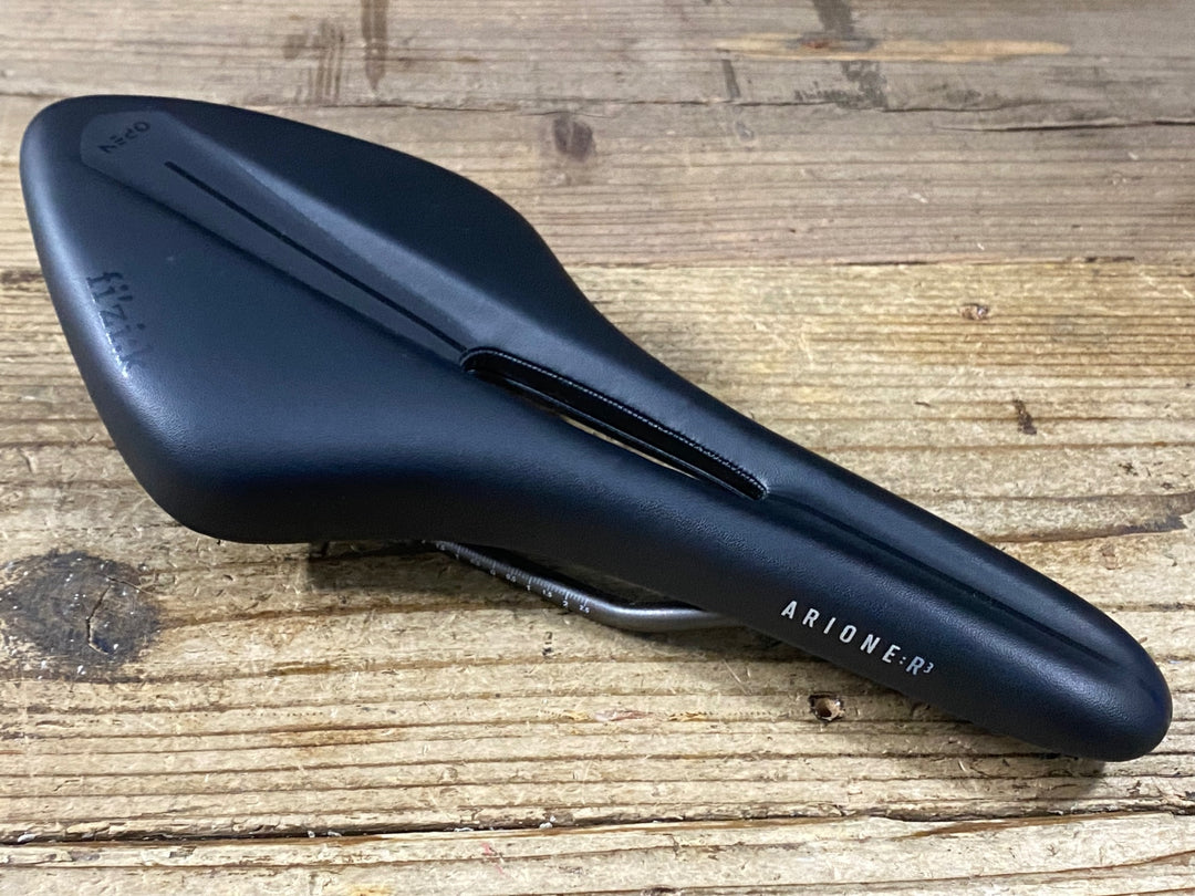 KN419 フィジーク fizik ARIONE R3 サドル 黒 kiumレール