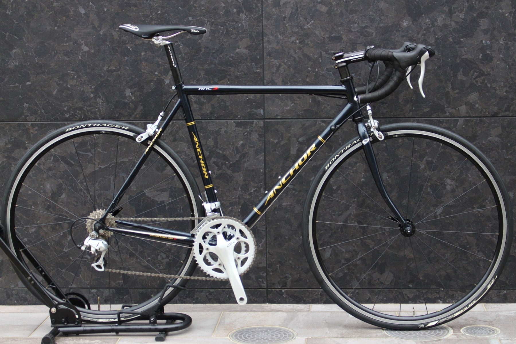 アンカー ANCHOR RNC3 550サイズ シマノ ソラ 9S 3400 クロモリ ロード