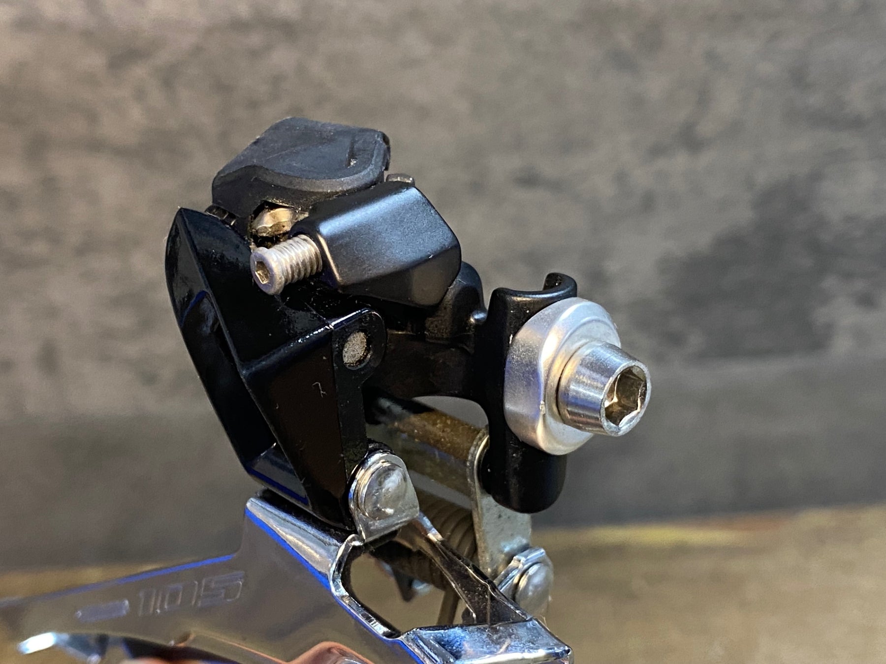 JJ353 シマノ SHIMANO 105 FD-R7000 フロントディレイラー 黒 直付