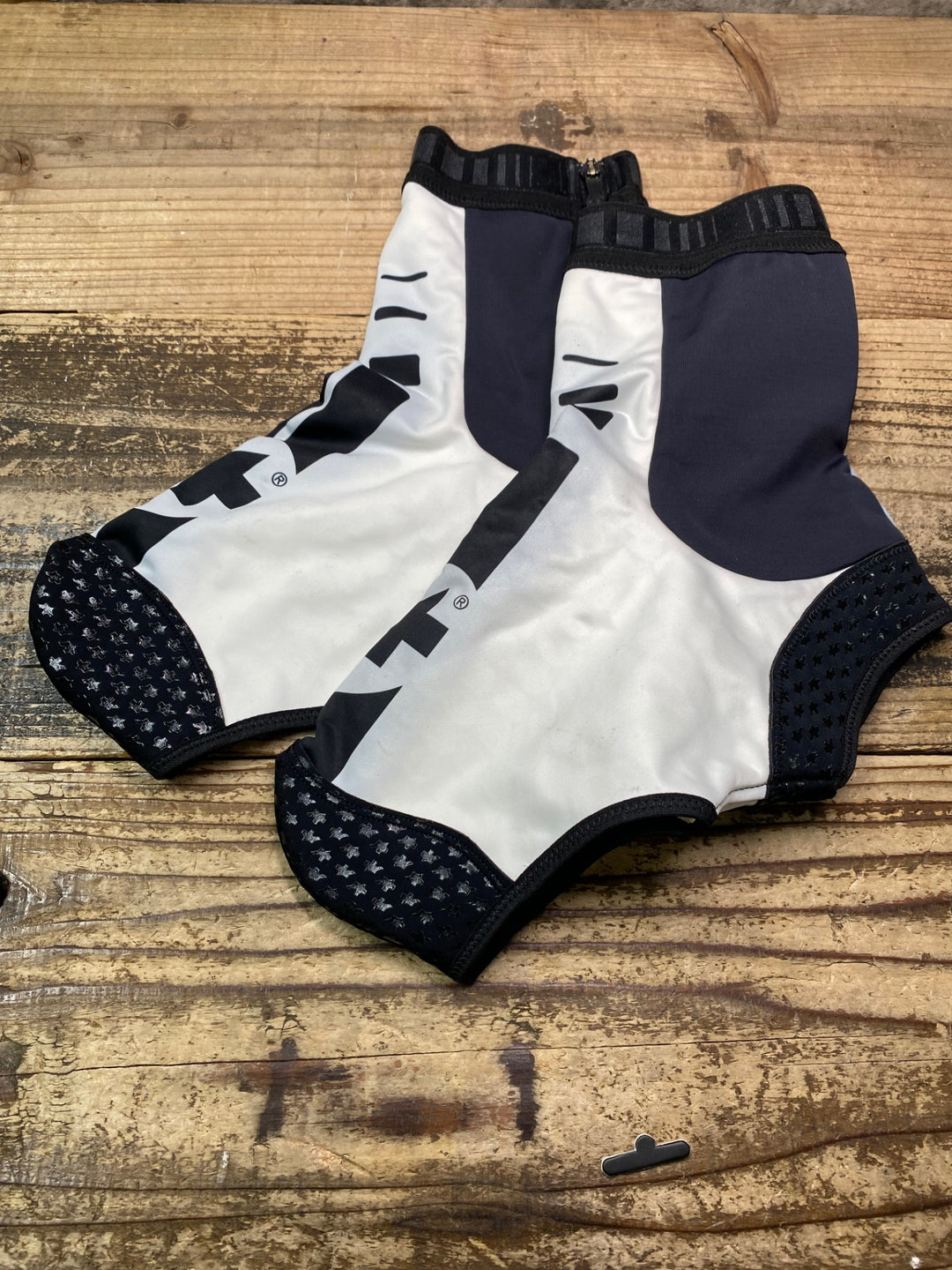 JQ191 アソス assos winterBootie S7 シューズカバー 白黒 2 裏起毛 汚れあり